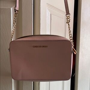 Michael Kors Jet set Pink Leather Box Crossbody with Gold Chain- like new